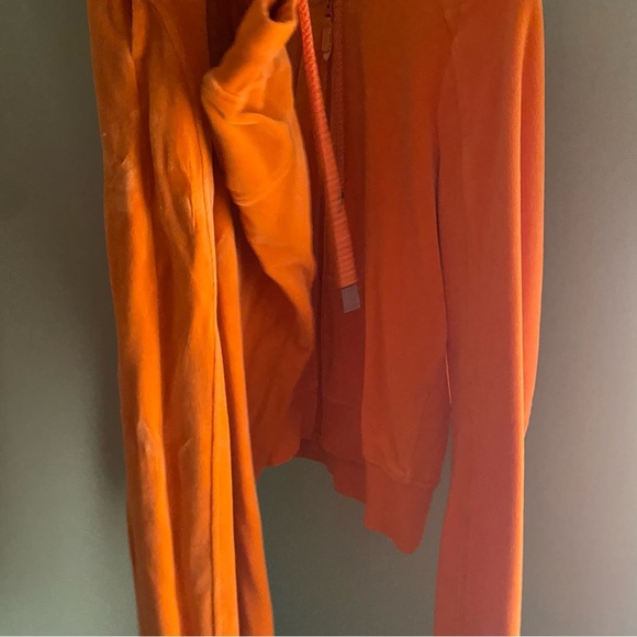 Rihanna Fenty - Picture 2 of 3